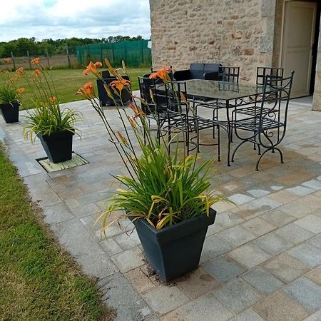 Bed and Breakfast Domaine De Kerbillec Theix Exterior foto