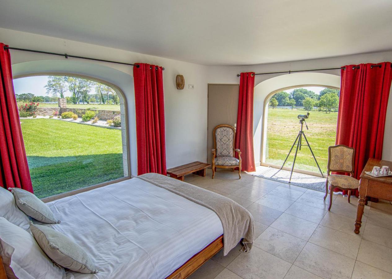 Bed and Breakfast Domaine De Kerbillec Theix Exterior foto