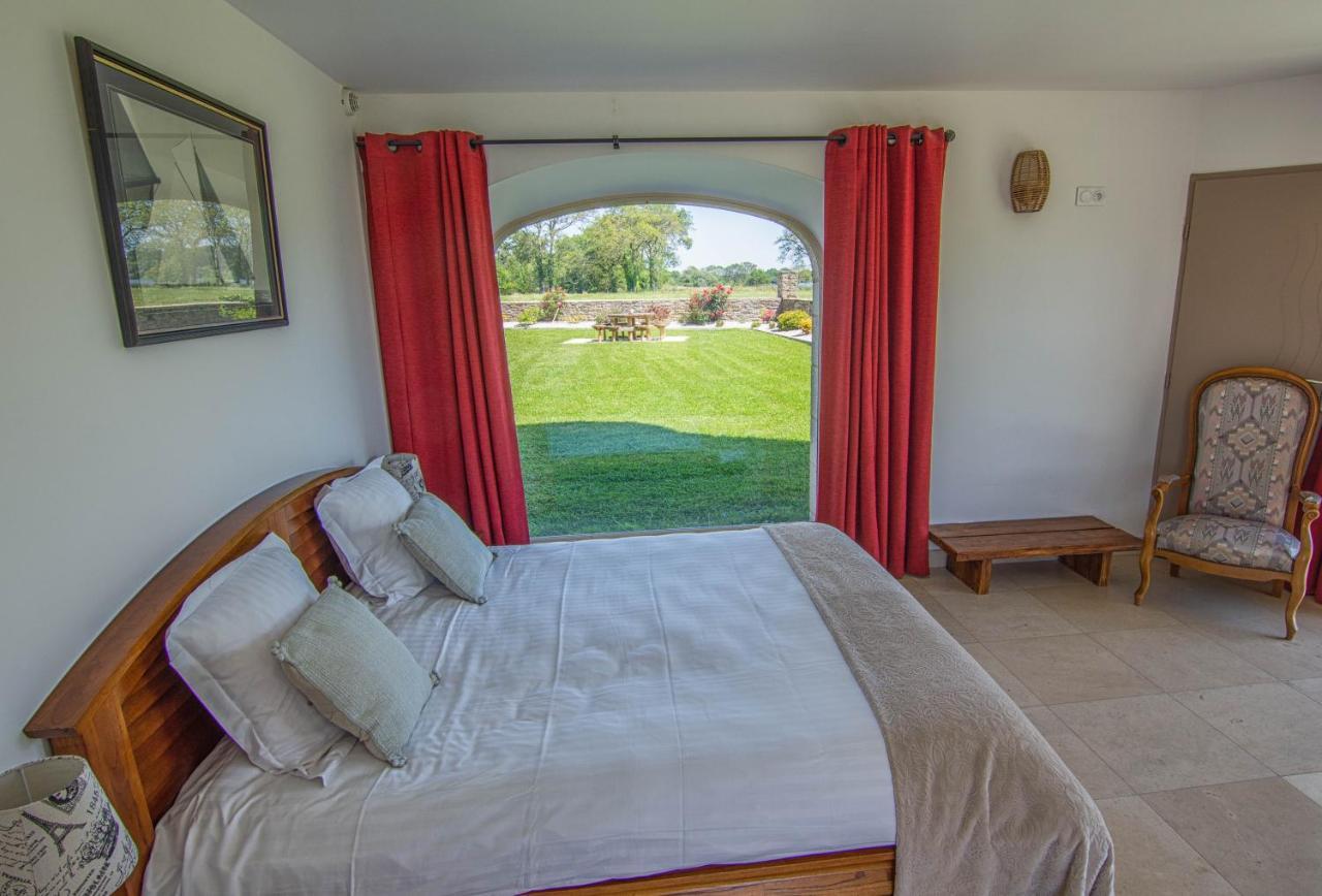 Bed and Breakfast Domaine De Kerbillec Theix Exterior foto