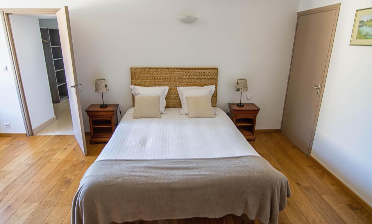 Bed and Breakfast Domaine De Kerbillec Theix Exterior foto