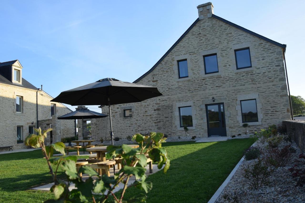 Bed and Breakfast Domaine De Kerbillec Theix Exterior foto