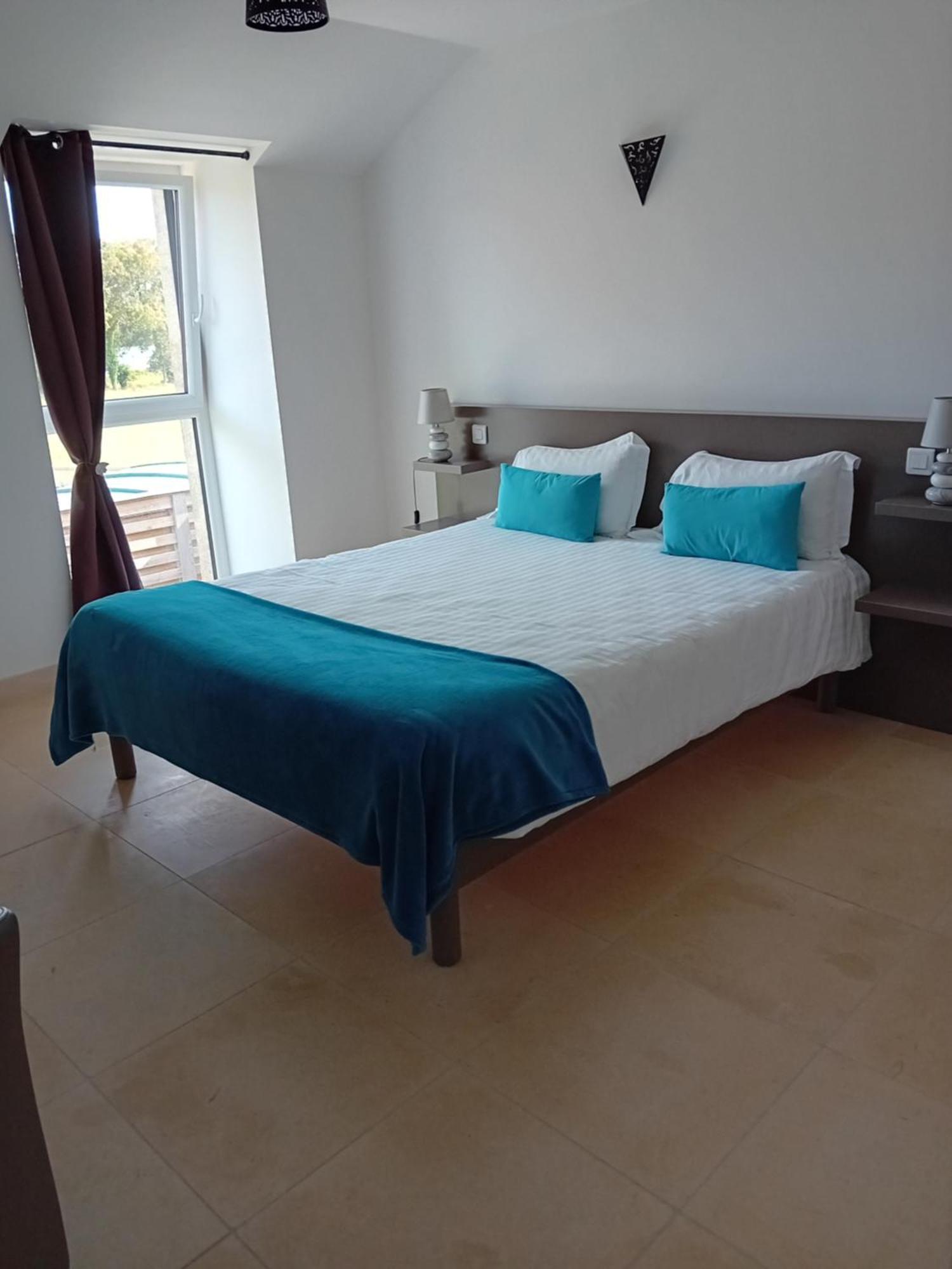 Bed and Breakfast Domaine De Kerbillec Theix Exterior foto