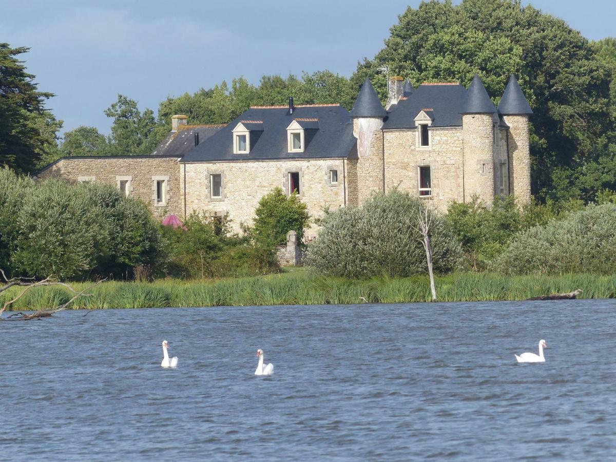 Bed and Breakfast Domaine De Kerbillec Theix Exterior foto